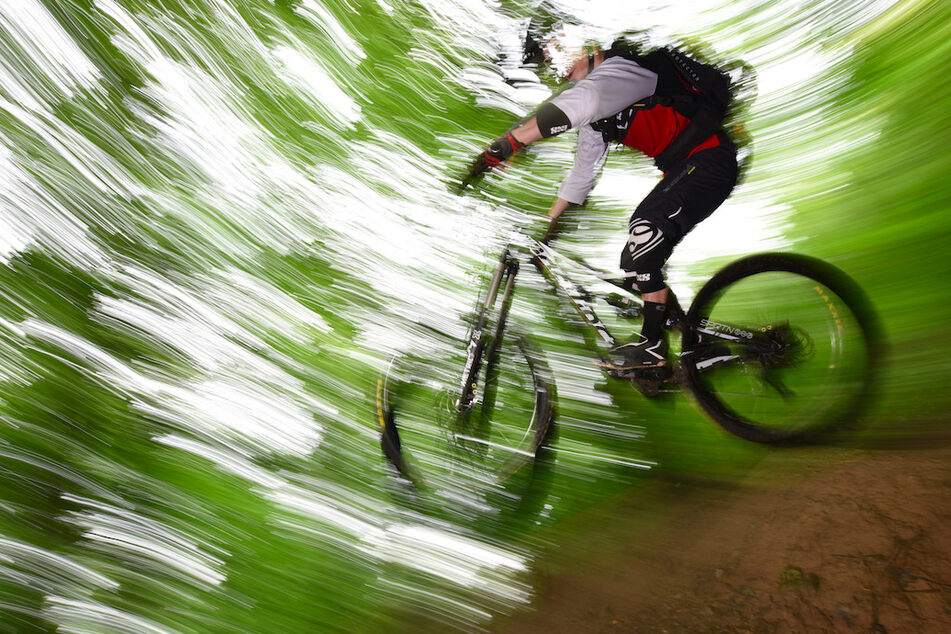 Zwischen Mountainbikern und anderen Ausflüglern kommt es immer wieder zu Konflikten. (Symbolbild)
