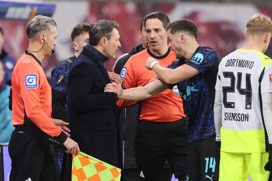 Dortmunds Coach Niko Kovač (54) wollte in der 89. Minute gern einen Elfmeter. Die Pfeife von Schiedsrichter Benjamin Brand (36) blieb aber stumm.