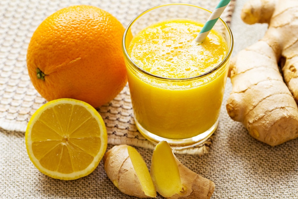 Gibt man weitere Früchte wie Orangen in den Ingwer-Shot, wird das Getränk fruchtiger und ist nicht mehr ganz so scharf.