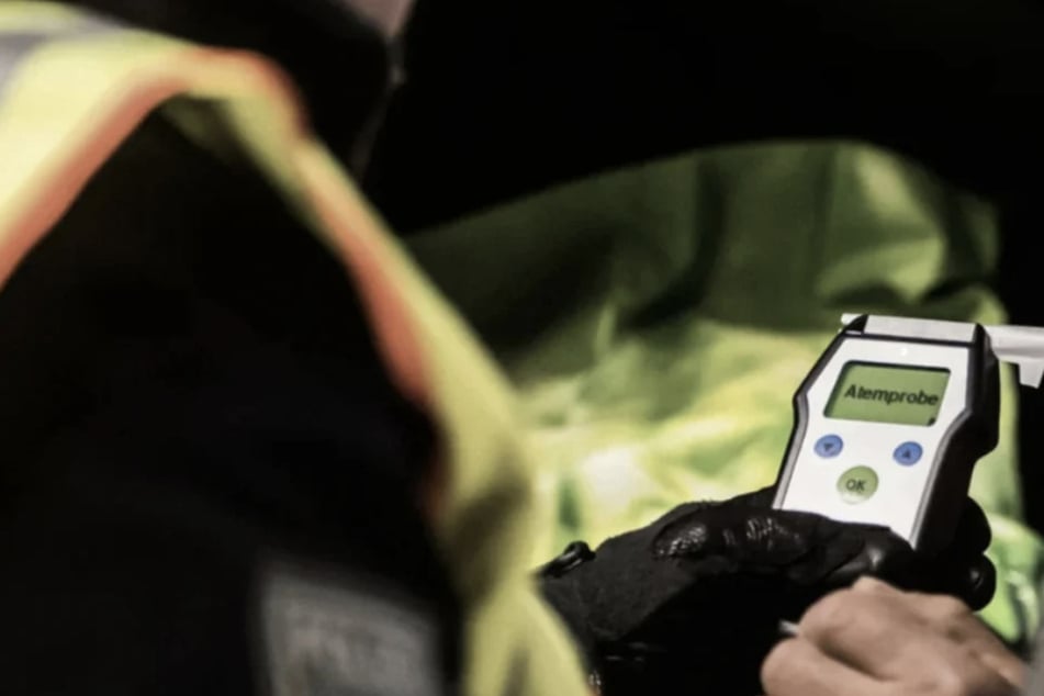 Die 35-Jährige saß betrunken hinterm Steuer. Gegenüber der Polizei verhielt sie sich aggressiv. (Symbolfoto)
