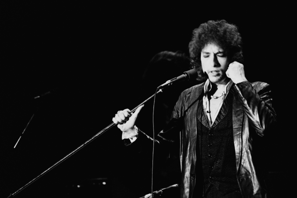 Bob Dylan's love letters to his high school sweetheart just sold for a pretty penny