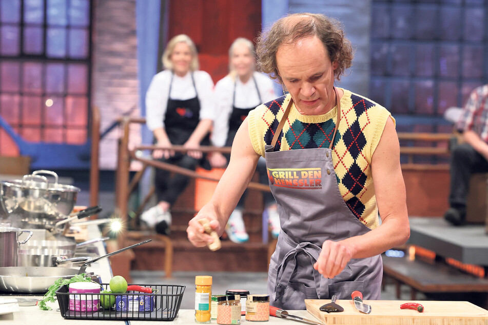 In der Show "Grill den Henssler" bereitete Comedian Olaf Schubert (53) ein exzellentes Ei Benedict zu.