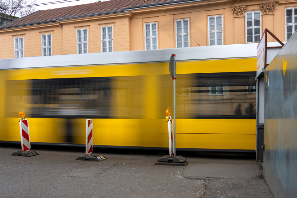 Die Straßenbahn konnte nicht mehr rechtzeitig bremsen. (Symbolbild)