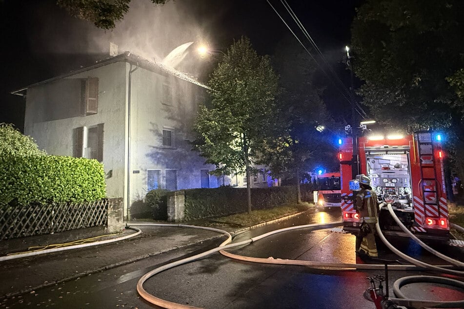 Ein Übergreifen der Flammen auf andere Gebäude wurde verhindert.