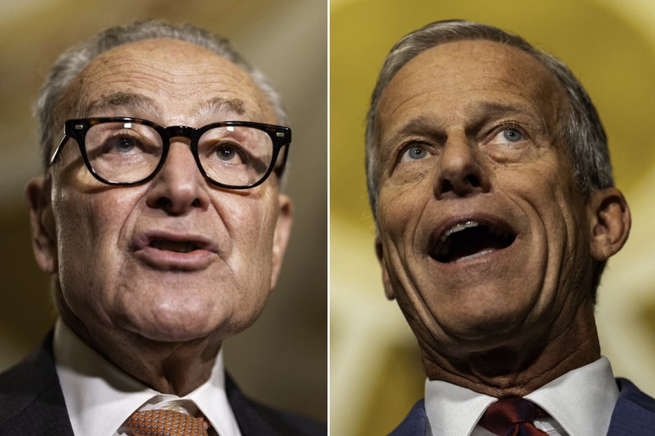 Senate Minority Leader Chuck Schumer (l.) and Majority Leader John Thune have traded blame for the ongoing government shutdown.