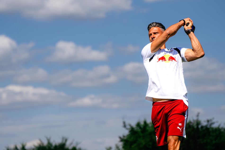 Trainer Martin Demichelis (45) versuchte sich auf dem Golfplatz.
