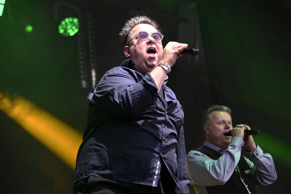 Sebastian Krumbiegel (links) und Henri Schmidt während eines Prinzen-Konzerts.