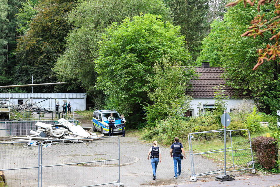 Die Polizei sicherte am Sonntag auf dem Gelände in Iserlohn Spuren.