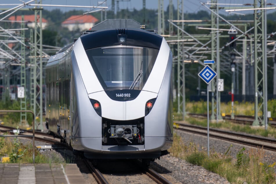 Der RE zwischen Leipzig und Chemnitz sorgt unter anderem wegen starken Dieselgeruchs für Aufruhr.