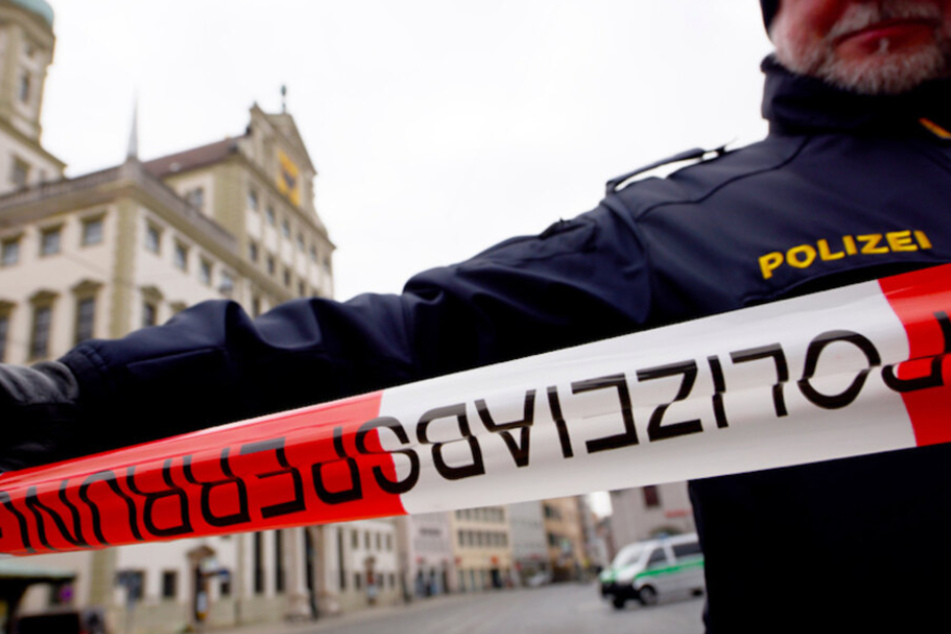 Nach dem Tod eines Obdachlosen in Augsburg, wurde ein Verdächtiger festgenommen. (Symbolbild)