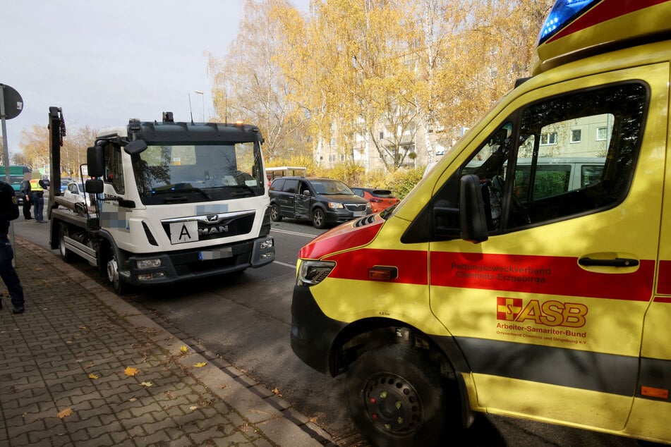 Rettungskräfte kamen zum Einsatz - eine Person wurde laut ersten Informationen verletzt.