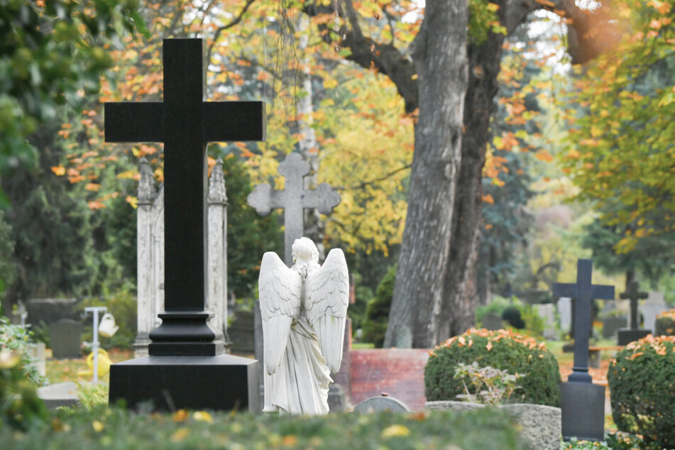 Auf dem Trinitatisfriedhof werden Grabstätten und Kunstwerke von bedeutenden und weniger bekannten Vertretern der Dresdner Architektur und Bildhauerkunst gezeigt.