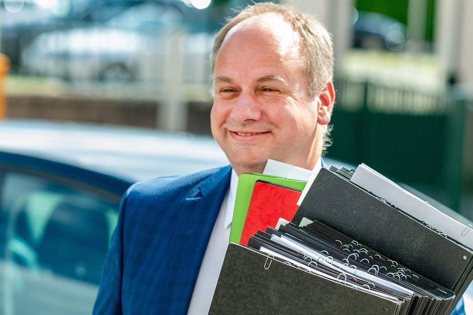 Ist OB Dirk Hilbert (49, FDP) auf dem Weg nach Berlin?