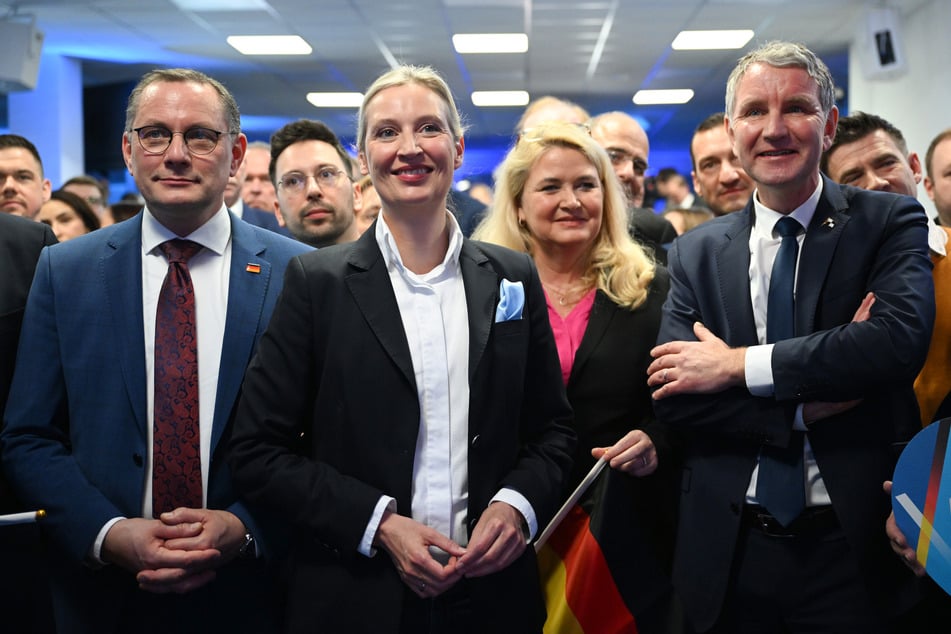 Die AfD freut sich über ihr Ergebnis in den ersten Prognosen.