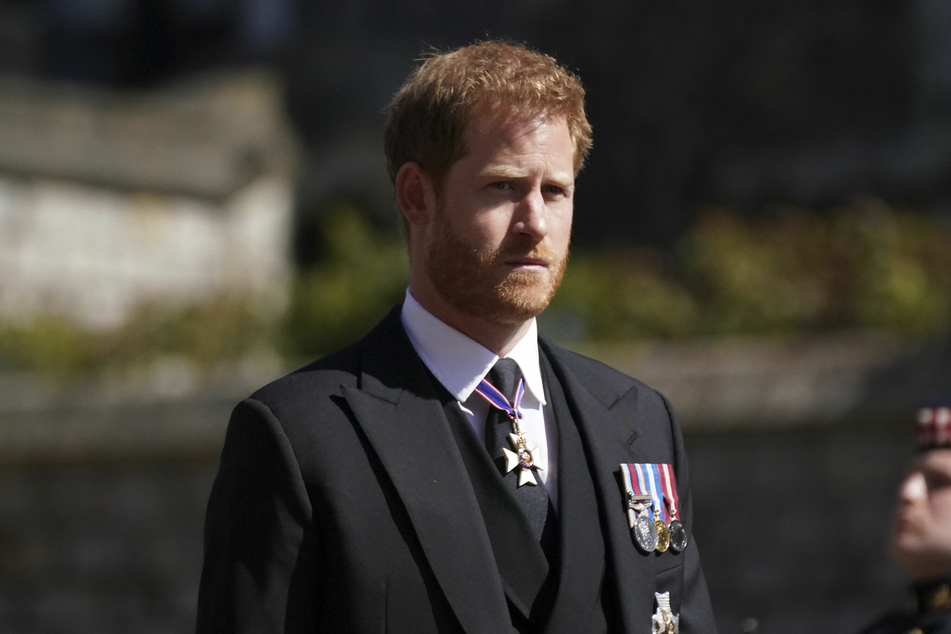 Prinz Harry (36) beim Trauermarsch für seinen Großvater Prinz Philip (†99) am Samstag. Er befindet sich weiterhin in London.