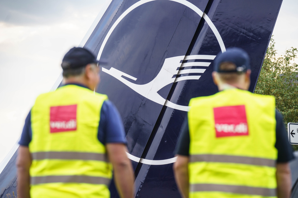 Die Gewerkschaft Verdi fordert von der Fluggesellschaft Lufthansa einen Inflationsausgleich von mehreren Tausend Euro.