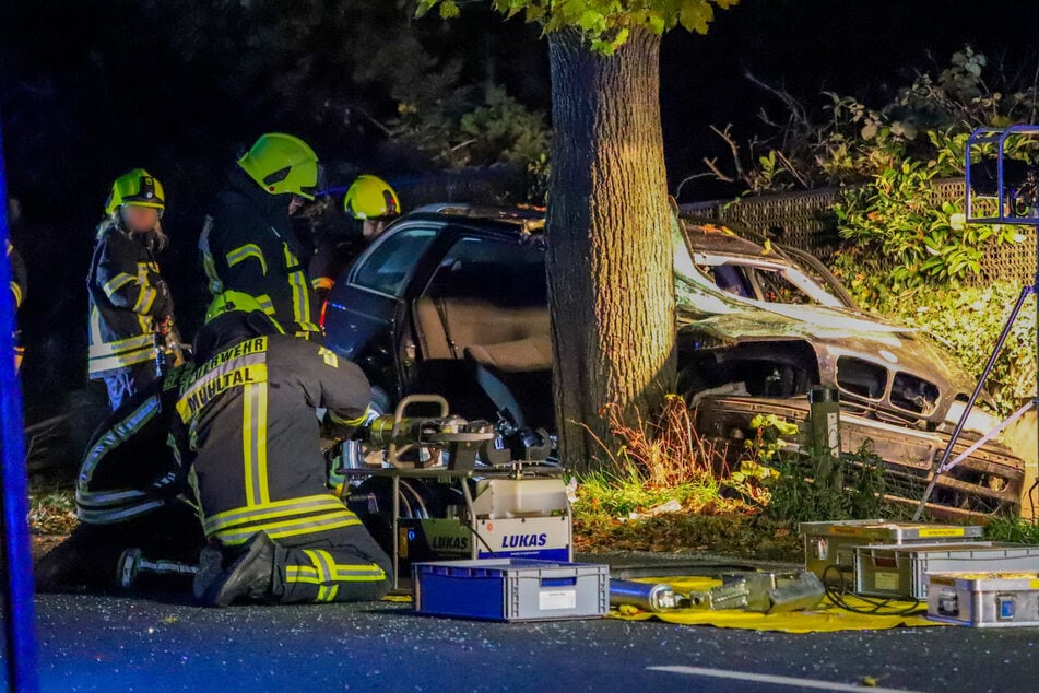 Im Ortsteil Trautheim der südhessischen Gemeinde Mühltal verunfallte in der Nacht auf Freitag eine 33-jährige BMW-Lenkerin samt 34 Jahre altem Beifahrer.