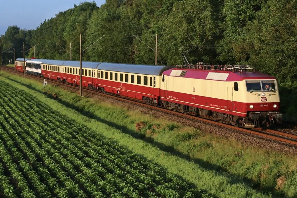 Im Rheingold-Design sollte zum Abschied der Intercity-1-Ära ein Sonderzug von "Schlünß Eisenbahn Logistik" rollen, der nun jedoch ausfallen muss.