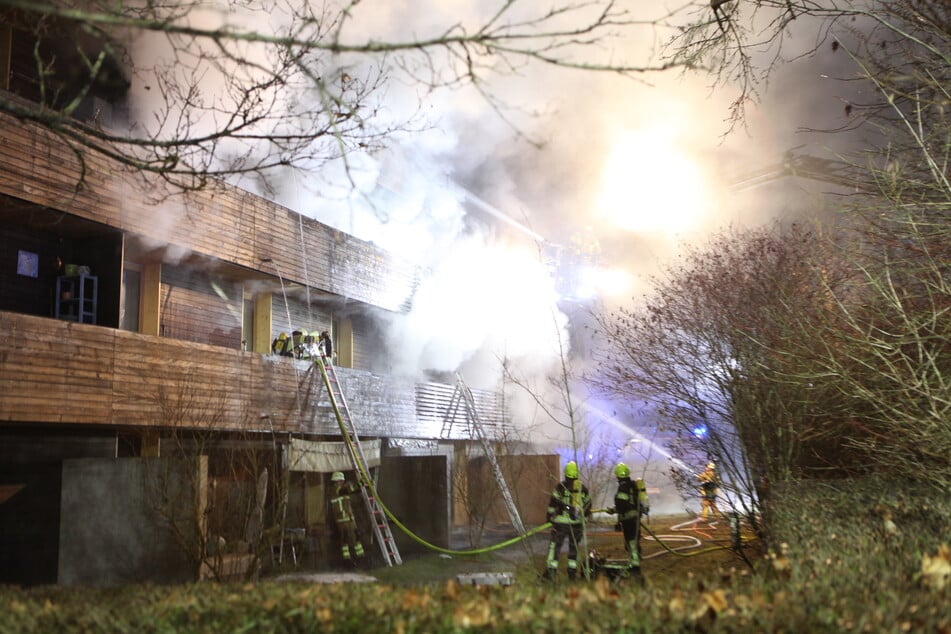 Kurz nach dem Beginn des neuen Jahrs wurde die Feuerwehr in Ansbach zu einem Feuerinferno gerufen.