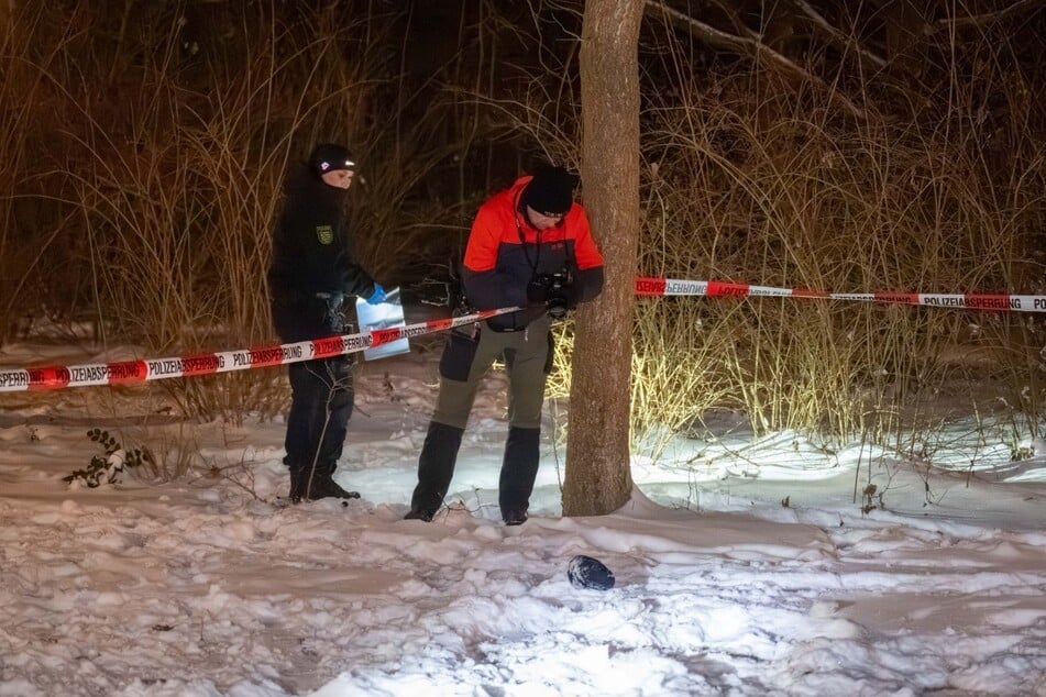 Die Polizei sicherte vor Ort Spuren, fand unter anderem eine Mütze.