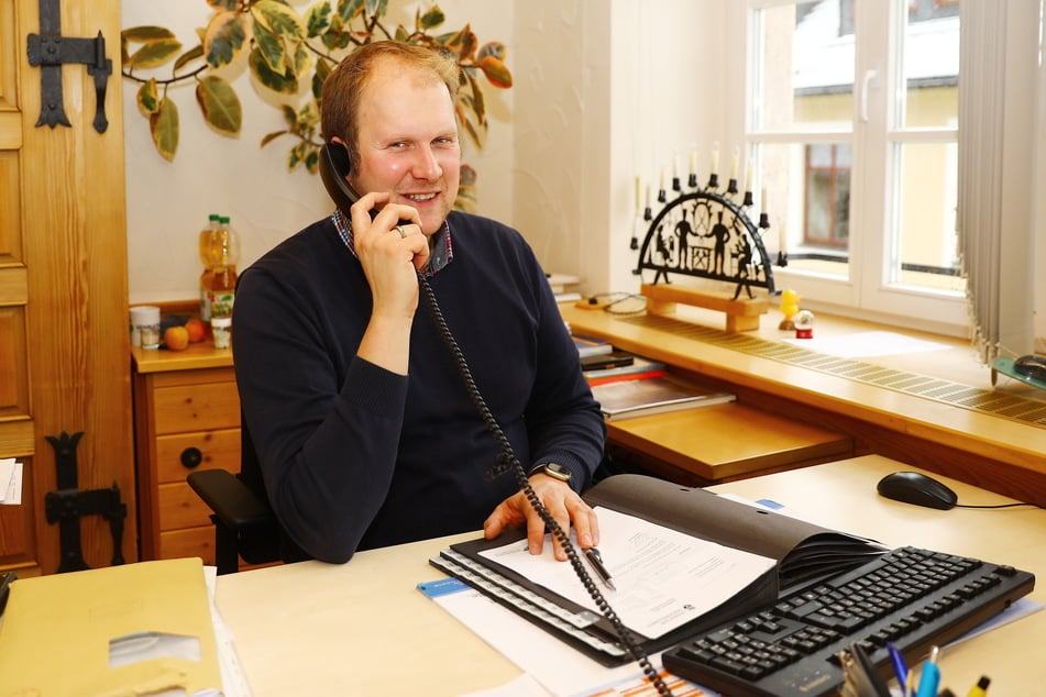 Oberwiesenthals Bürgermeister Jens Benedict (38, Bürgerbündnis EINZ) erhielt einen Anruf vom Landrat.