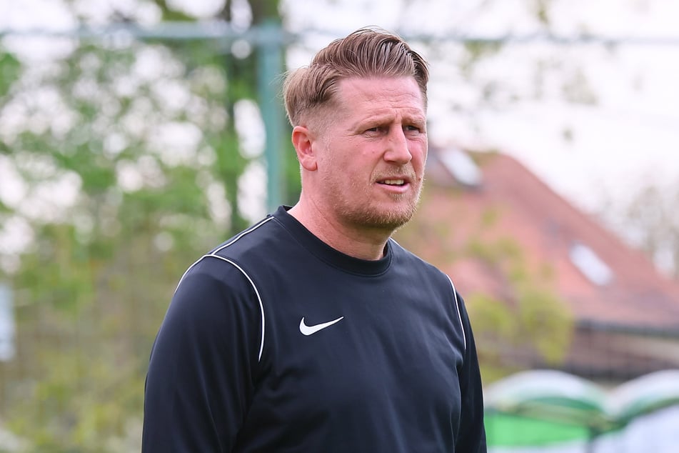 Trainer Sven Körner (43) muss bei Viktoria zahlreiche Nebenkriegsschauplätze moderieren.