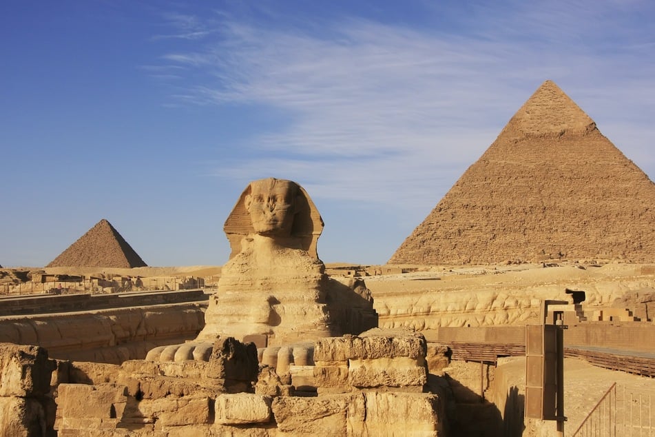 Die Sphinx und Pyramide des Chephren in Kairo in Ägypten.