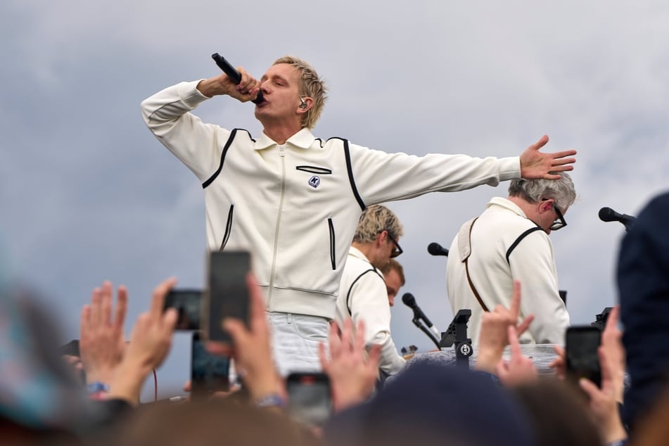 Felix Kummer und seine Bandkollegen von Kraftklub gehören zu den bekanntesten Indiebands Deutschlands.