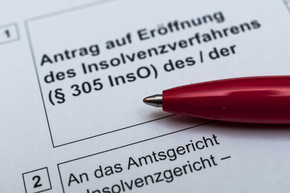 Kein Geld für Essen, Wohnung oder Medikamente: Wer finanziell nicht mehr weiter weiß, kann zu einer Schuldnerberatung gehen und erst mit deren Hilfe die existenzrettende Privatinsolvenz erwirken.