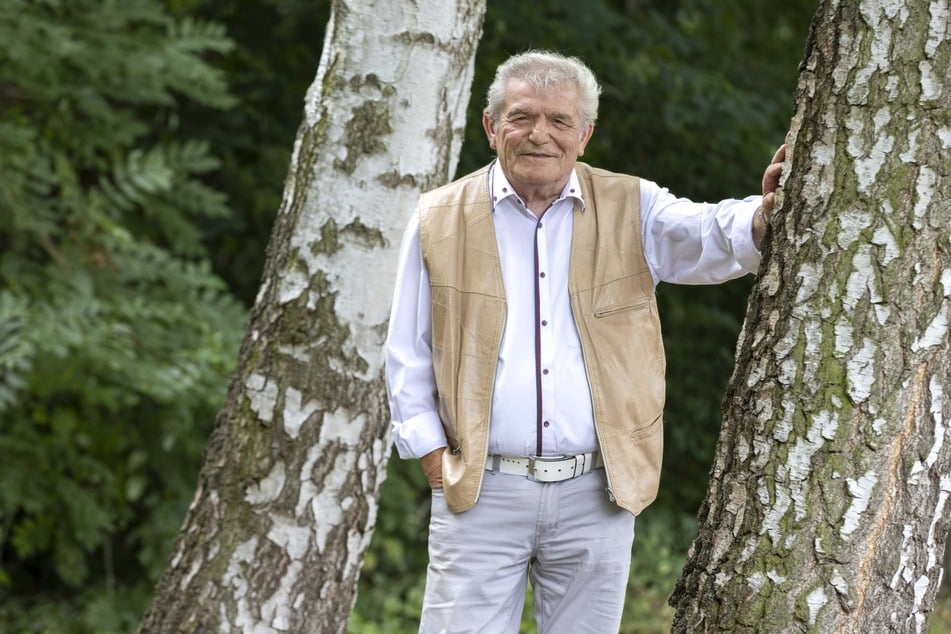 Maintenant, son manager prend la parole : Hartmut Richter (77 ans) a été pendant plus de 30 ans le bras droit du chanteur préféré du public, Mentzel, qui depuis longtemps mérite la "Poule d'or".