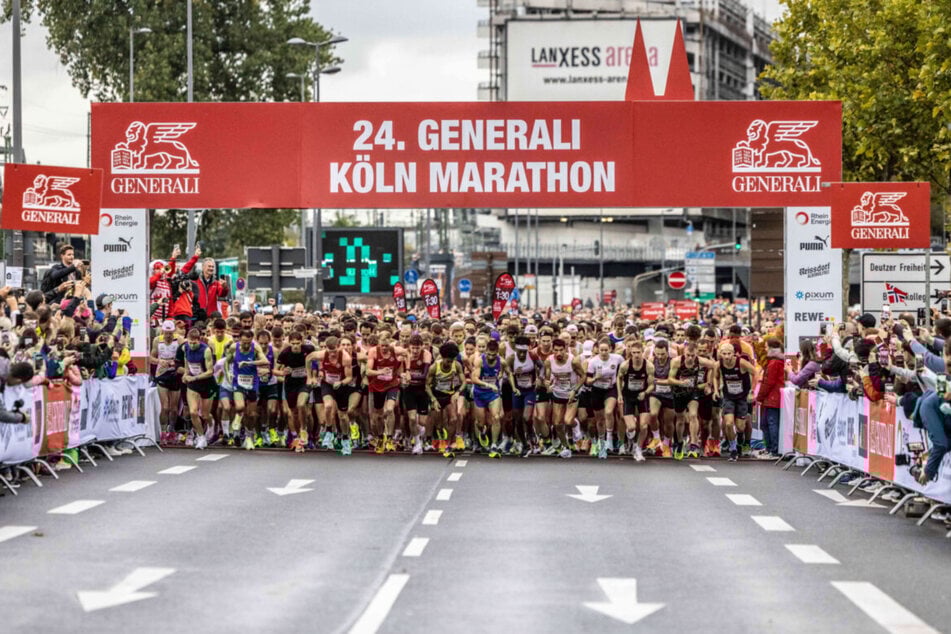 Der Marathon erstreckt sich über 42 Kilometer und lockt Zehntausende Besucher und Läufer in die Domstadt. (Archivfoto)