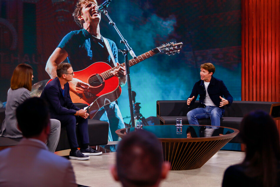 Musiker James Blunt (47, r.) war in der neuen ProSieben-Sendung "Zervakis & Opdenhövel" zu Gast.