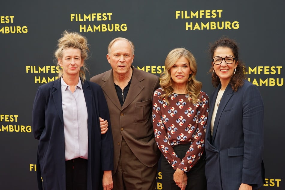 Filmfestleiterin Malika Rabahallah (54. r.) zusammen mit Neele Leana Vollmar (46, l.), Anke Engelke (59) und Ulrich Tukur (68) bei der Deutschlandpremiere von "Dann passiert das Leben".
