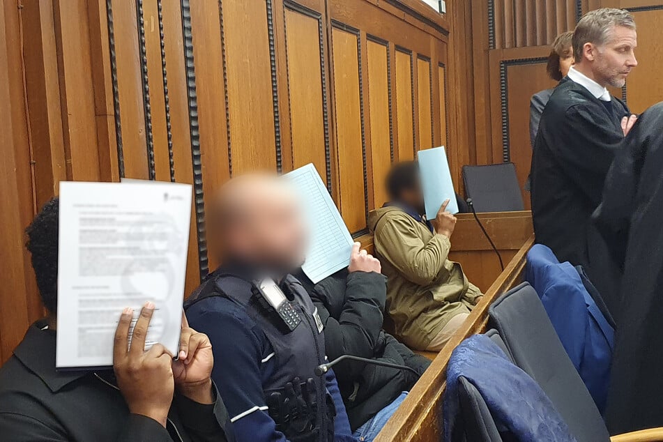 Die drei Angeklagten im Alter zwischen 21 und 22 Jahren erhielten vor dem Landgericht Mönchengladbach Haftstrafen.