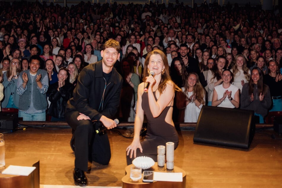 Mit absurden Ekel-Geschichten sorgte das Paar in knapp zwei Stunden für viele ehrliche Lacher.