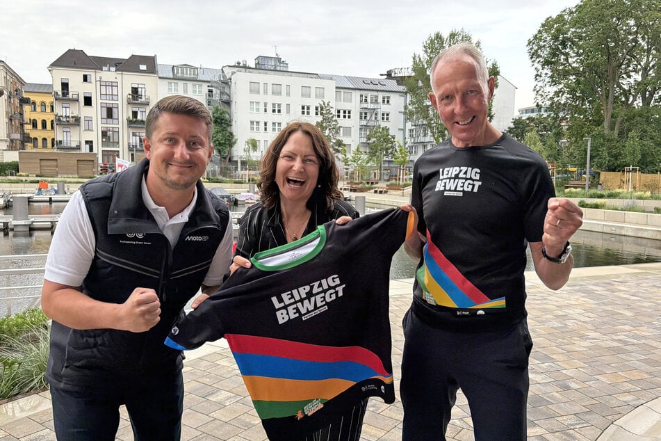 "GOLD for Leipzig"-Geschäftsstellen-Leiterin Stephanie Riedel (M.) neben "Sachsenring Event GmbH"-Chef Robert Dorn (l.) und CDU-Politiker und Ex-Radsport-Olympiasieger Jens Lehmann.