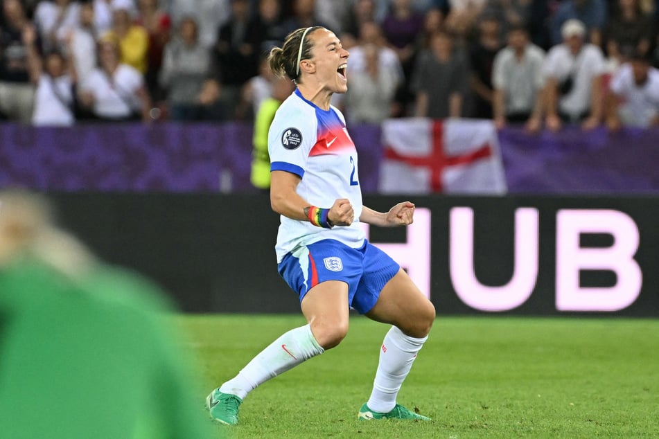 Lucy Bronze (33) ist nicht mehr von dem Kniefall als Geste gegen Rassismus überzeugt.