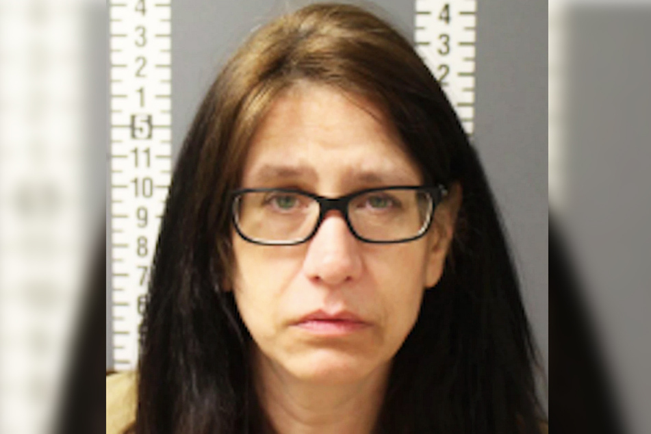 Jennifer Pugliese (49) teilte verschiedene Drogen mit ihrem minderjährigen Sohn.