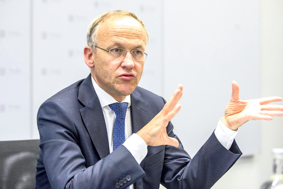 Bürgermeister Peter Lames (55, SPD) will die Arena gern erweitern.