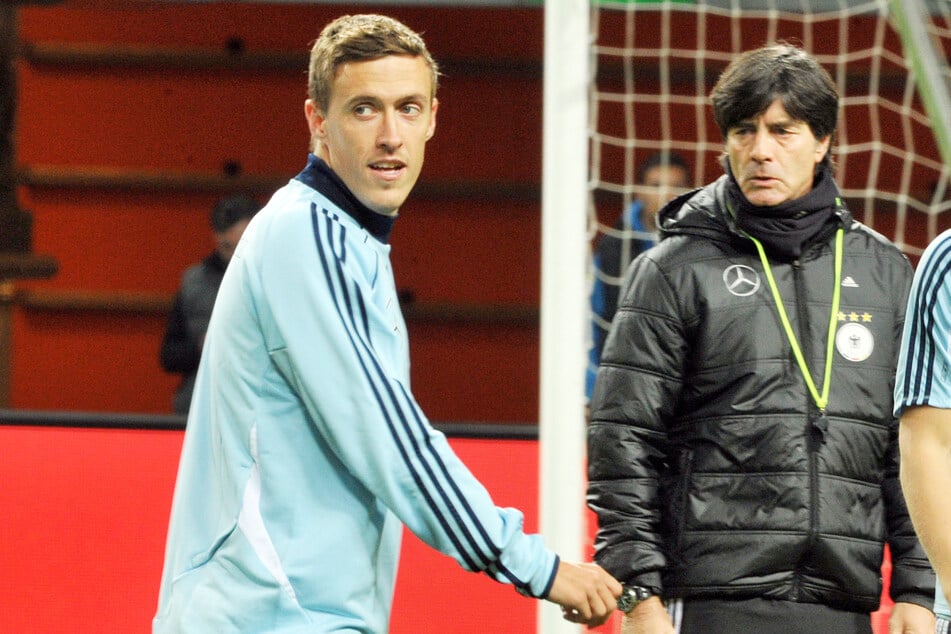 Max Kruse (35, l.) und Jogi Löw (64) haben auch zehn Jahre nach Kruses Nichtnominierung für die WM 2014 noch Differenzen. (Archivbild)