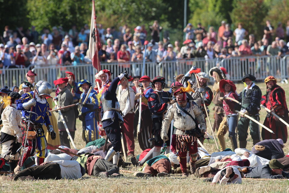 Die Bauernschlacht wurde aufwendig nachgestellt.