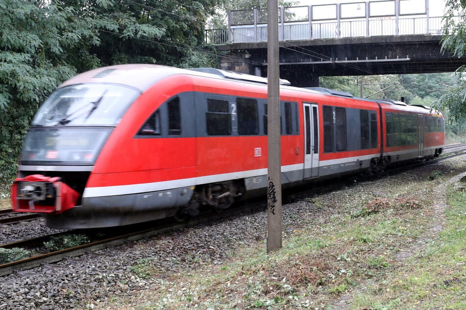 Stadt lässt Behelfsbrücke errichten: Hier fallen alle Züge aus