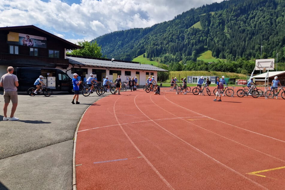 Mit dem Fahrrad zum Training.