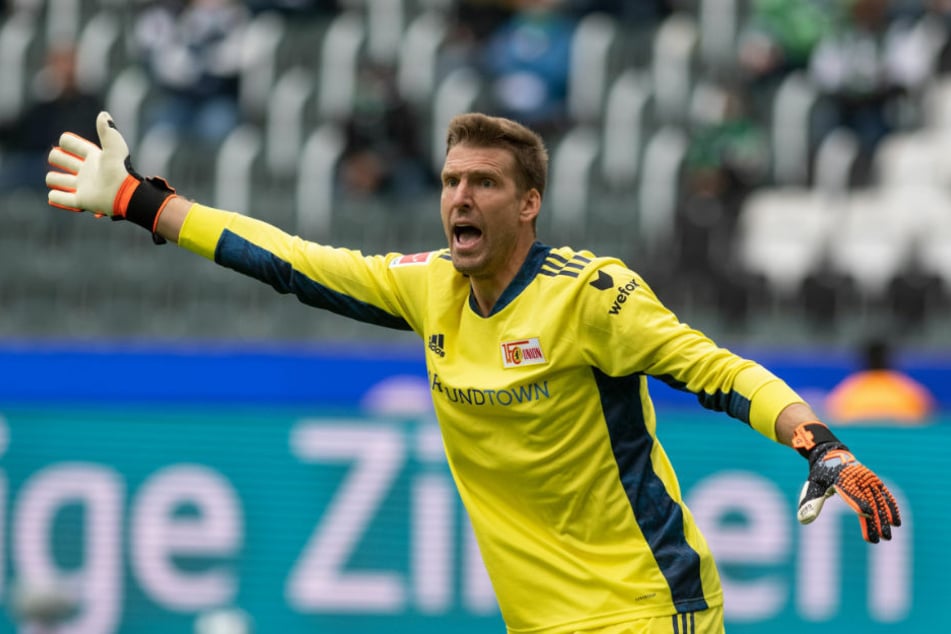 Union-Keeper Andreas Luthe machte in der ersten Halbzeit zwei Großchancen von Gladbachs Stürmer Alassane Pléa zunichte.