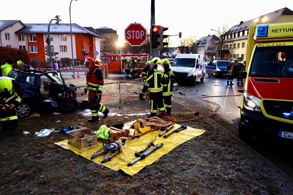 Der Kreuzungsbereich musste nach dem Crash voll gesperrt werden.