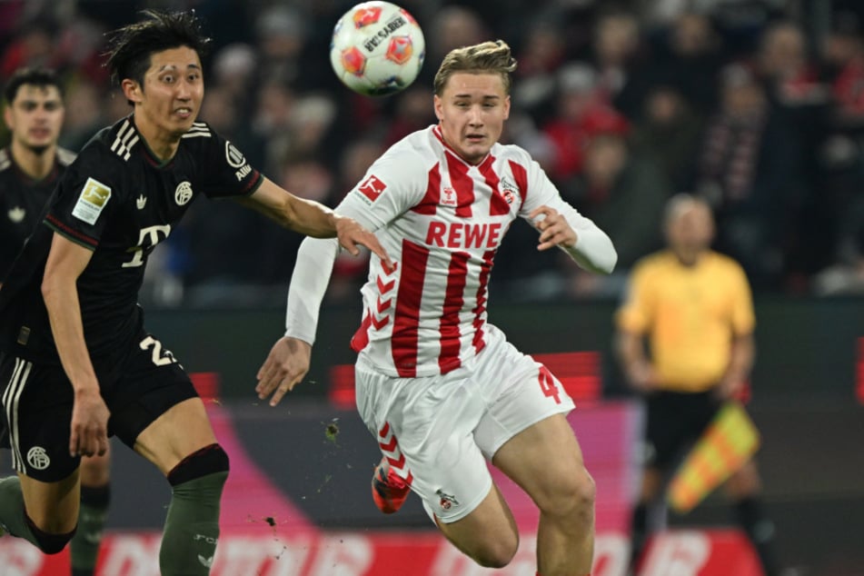 Fynn Schenten (18, r.), hier im Zweikampf mit Hiroki Ito (26) vom FC Bayern München, will offenbar seine Entwicklung im Rheinland fortsetzen.