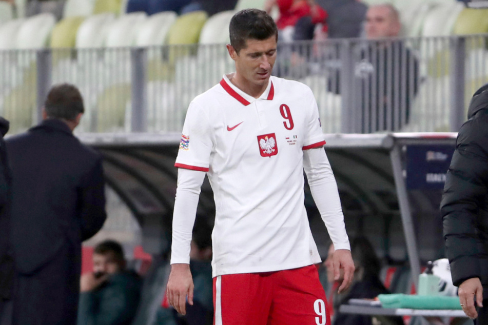 Robert Lewandowski (32) erlitt im Dienste der polnischen Nationalmannschaft in der Partie gegen Italien am Sonntag eine Verletzung.