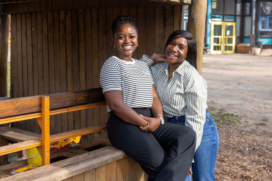 Theresa Ndale (l.) und Indileni Munghono aus Namibia sind diplomierte Erzieherinnen und arbeiten jetzt in Bad Homburg in einer Kita.