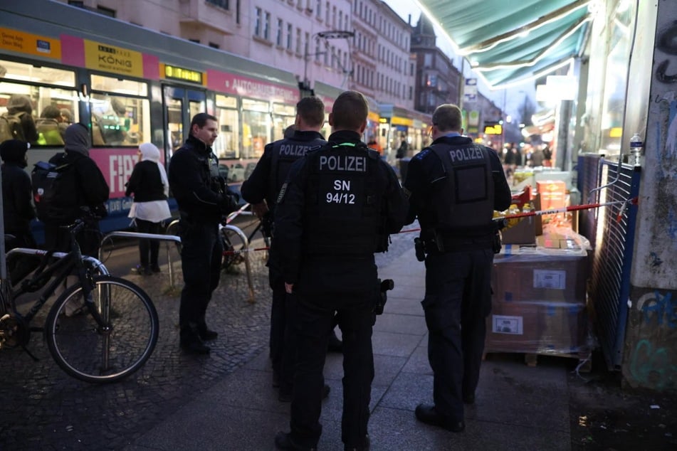 Nach einer Auseinandersetzung nahe der Straßenbahnhaltestelle Hermann-Liebmann-/Eisenbahnstraße kam die Polizei zum Einsatz.