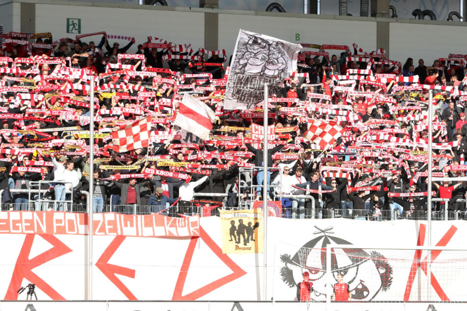 Auch die Fans können ihrem Verein helfen - in dem sie auch in der kommenden Saison die GGZ-Arena in Eckersbach voll machen.